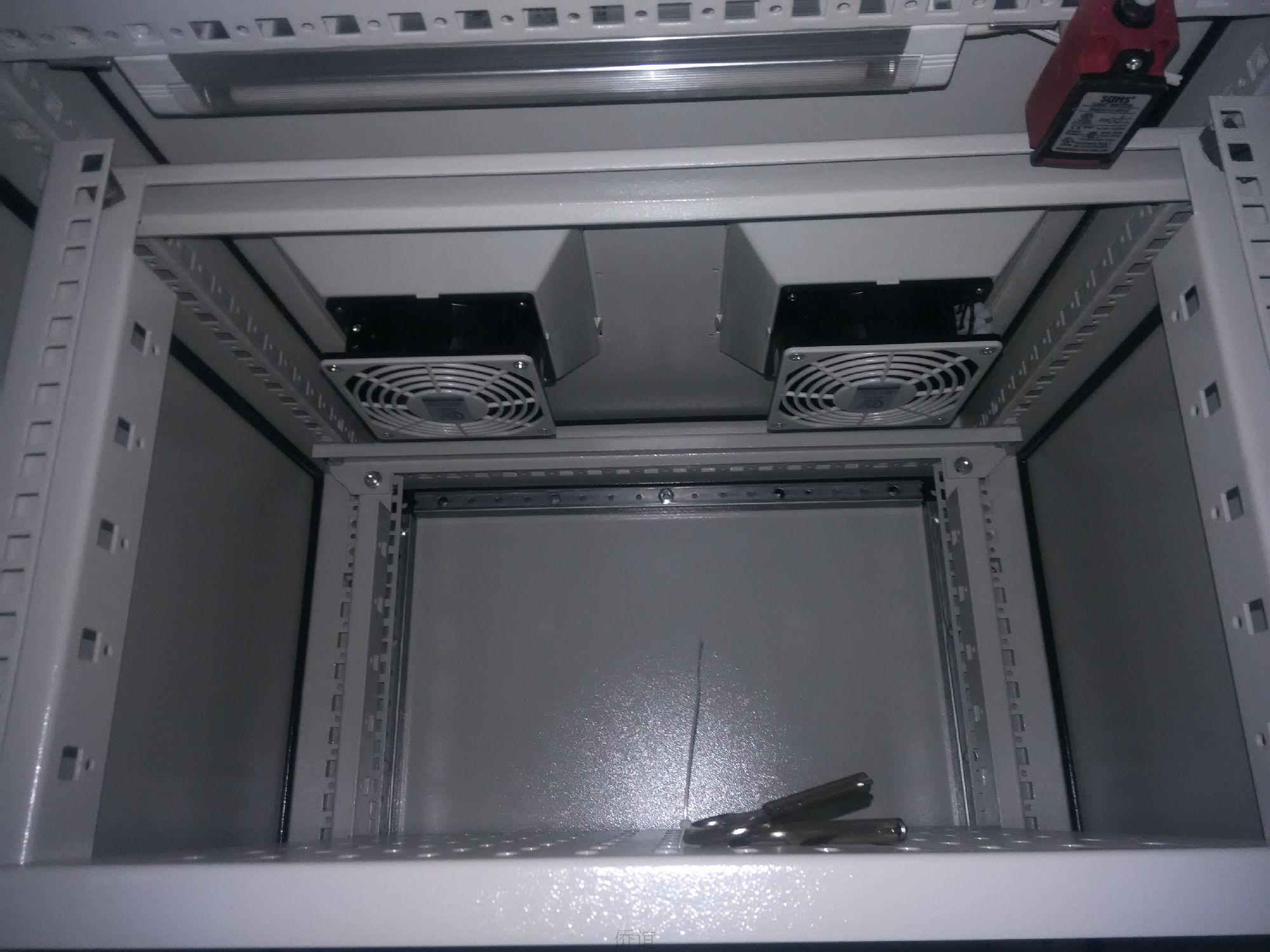 仿威图网络柜操作台应用指南与设计要点